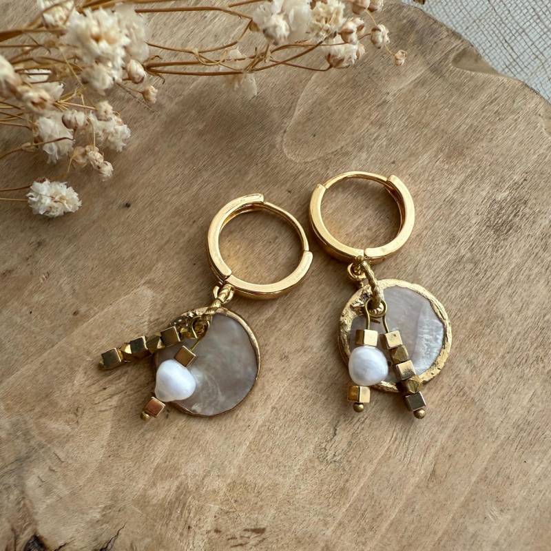 Creolen Ohrringe Hoops Schmuck 18K Echtvergoldung Süßwasser Perle Designschmuck Gold Unikat Geschenk Für Sie Oval Creolen Ohrringe Hoops Schmuck 18K Echtvergoldung Süßwasser Perle Designschmuck Gold Unikat Geschenk Für Sie Oval von Siimango