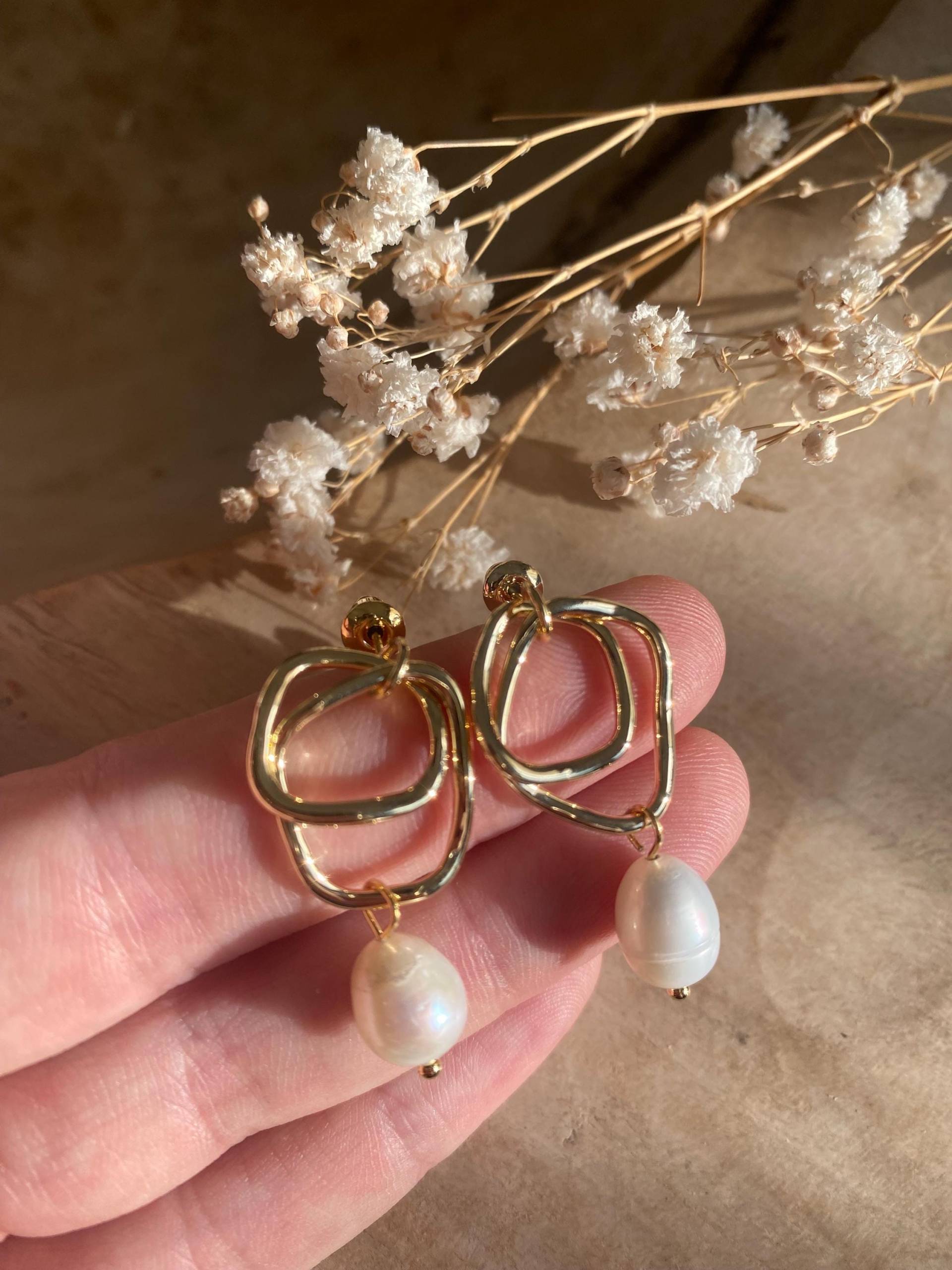 Creolen Ohrringe Ohrstecker Schmuck Gold Süßwasser Perle Designschmuck Unikat Geschenk Für Sie von Siimango