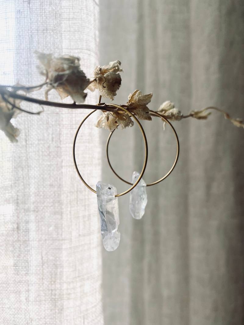 Creolen Quarz Edelstein Ohrringe Boho Makramee Schmuck Mit Perlen in Gold Messing Design Antik Statement von Siimango