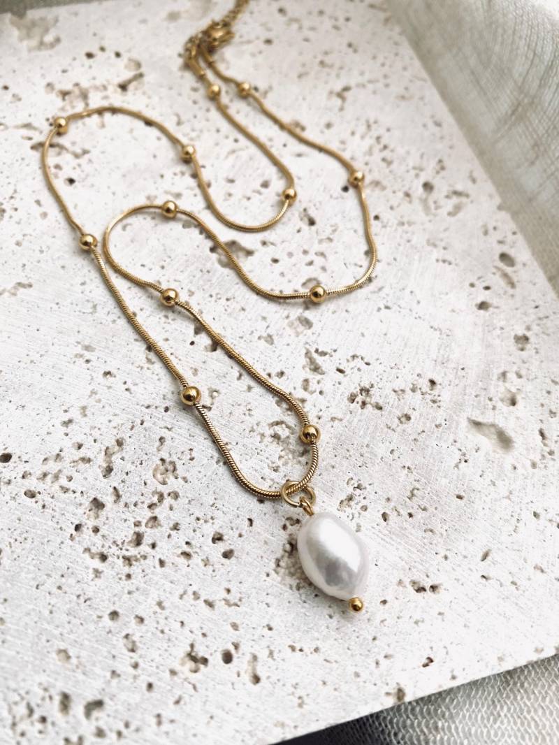 Filigrane Kette Messing Schmuck Gold Mit Süßwasser Perle Anhänger Edelstahl - Designschmuck Geschenk Für Sie Perlen Minimalistisch von Siimango