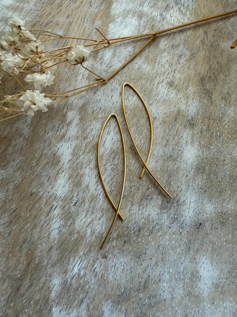 Filigrane Ohrringe Sichel Gold 18K Vergoldet //Designschmuck, Moderne Abstrakte Form, Antik Schmuck von Siimango