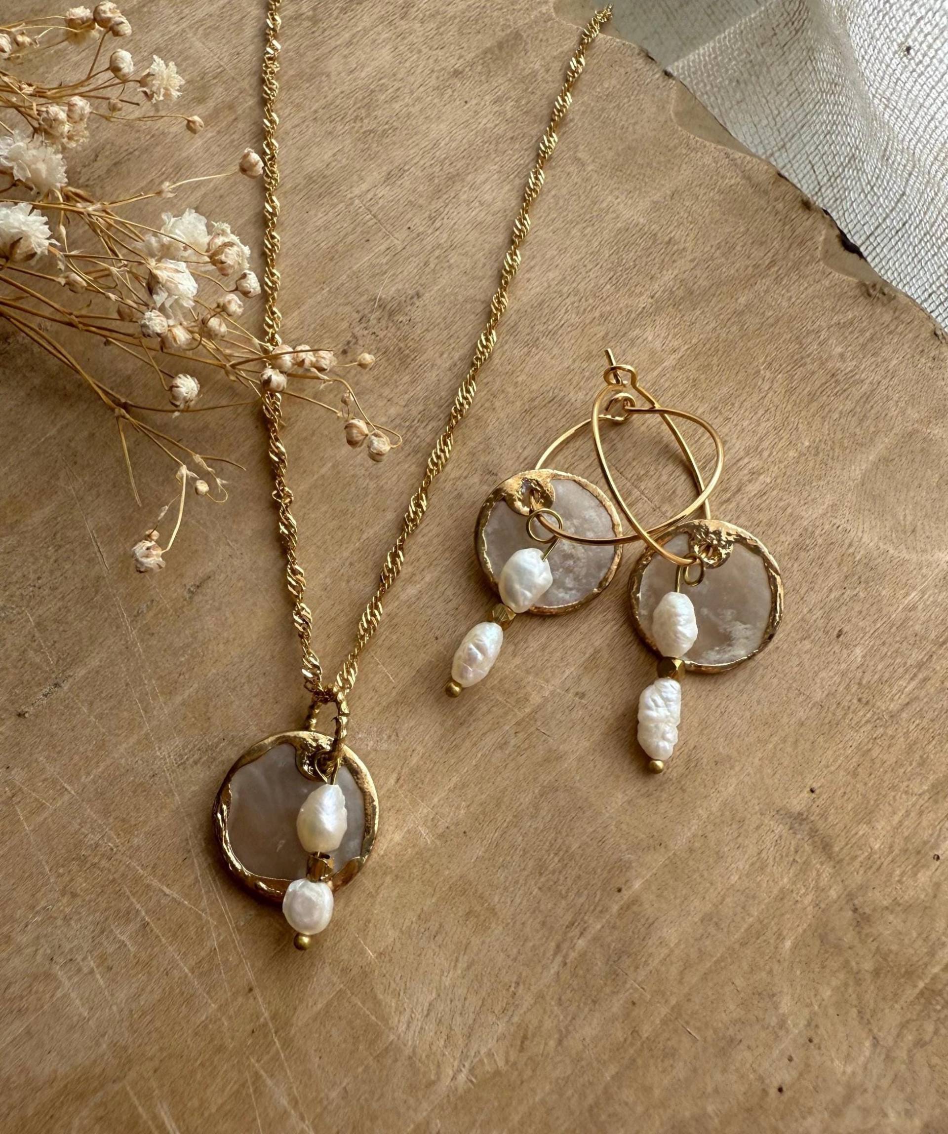 Kette Ohrringe Creolen Vergoldet 18K Gold Messing Schmuck - Designschmuck Boho Ethno Makramee Süßwasserperle von Siimango