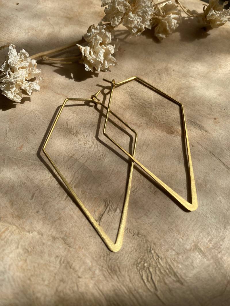 Ohrringe Gehämmert Boho Makramee Schmuck Mit Perlen in Gold Messing Design Antik Statement Geometrisch von Siimango
