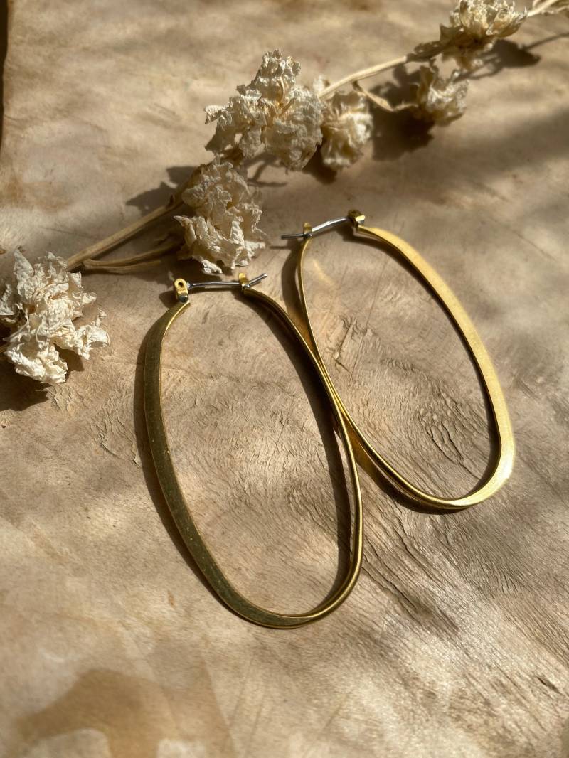 Ohrringe Gehämmert Messing Boho Ethno Oval Creolen Designschmuck Antik Makramee Gold von Siimango