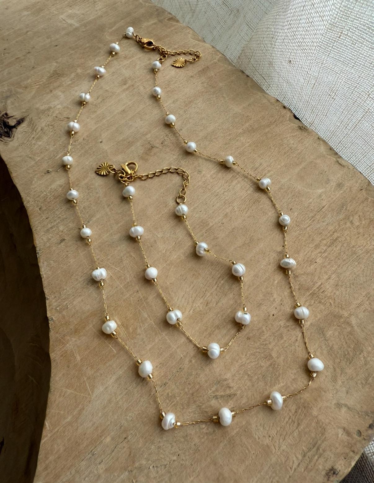 Set Armband Kette Halskette Gold Süßwasserperlen // Armband , Perlen, Designschmuck, Moderne Form, Muster, Antik Boho Wasserfest Filigran von Siimango