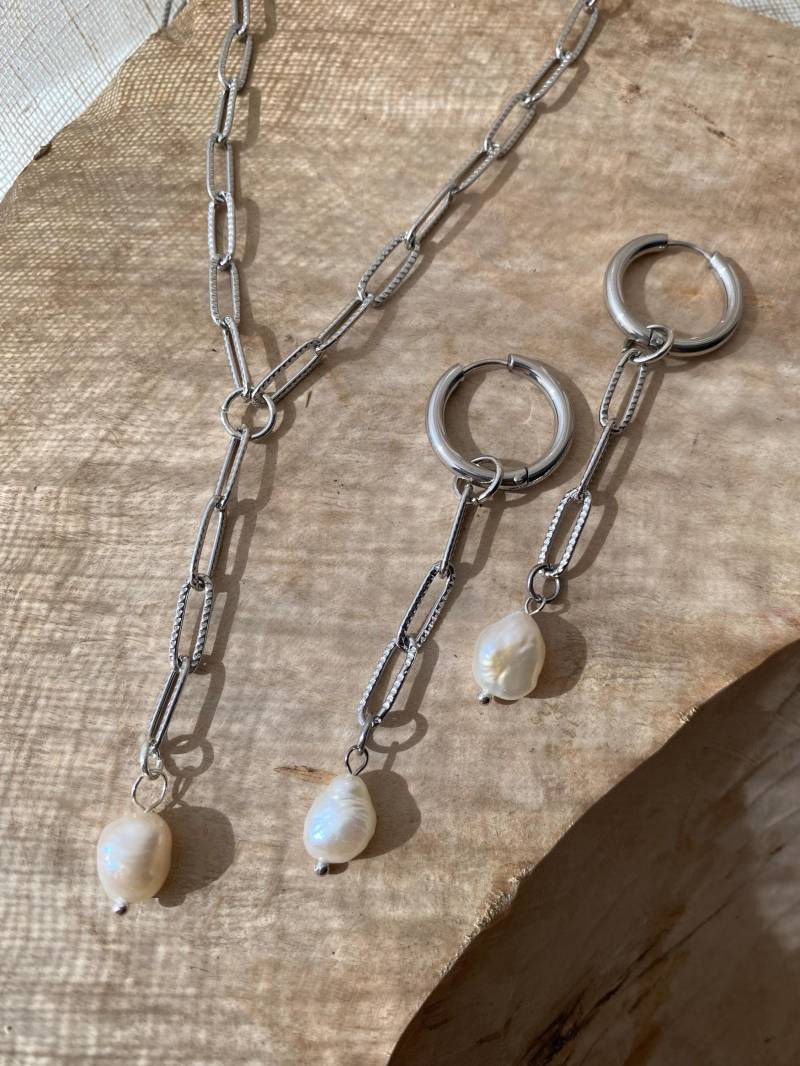 Set Creolen Kette Halskette Silber // Ohrringe, Perlen Süsswasserperle Hoops , Glieder Designschmuck, Moderne Form, Muster, Boho Wasserfest von Siimango