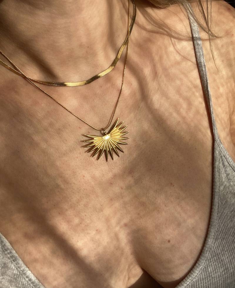 Sonne Anhänger Kette Messing Schmuck Gold - Designschmuck Gehämmert von Siimango