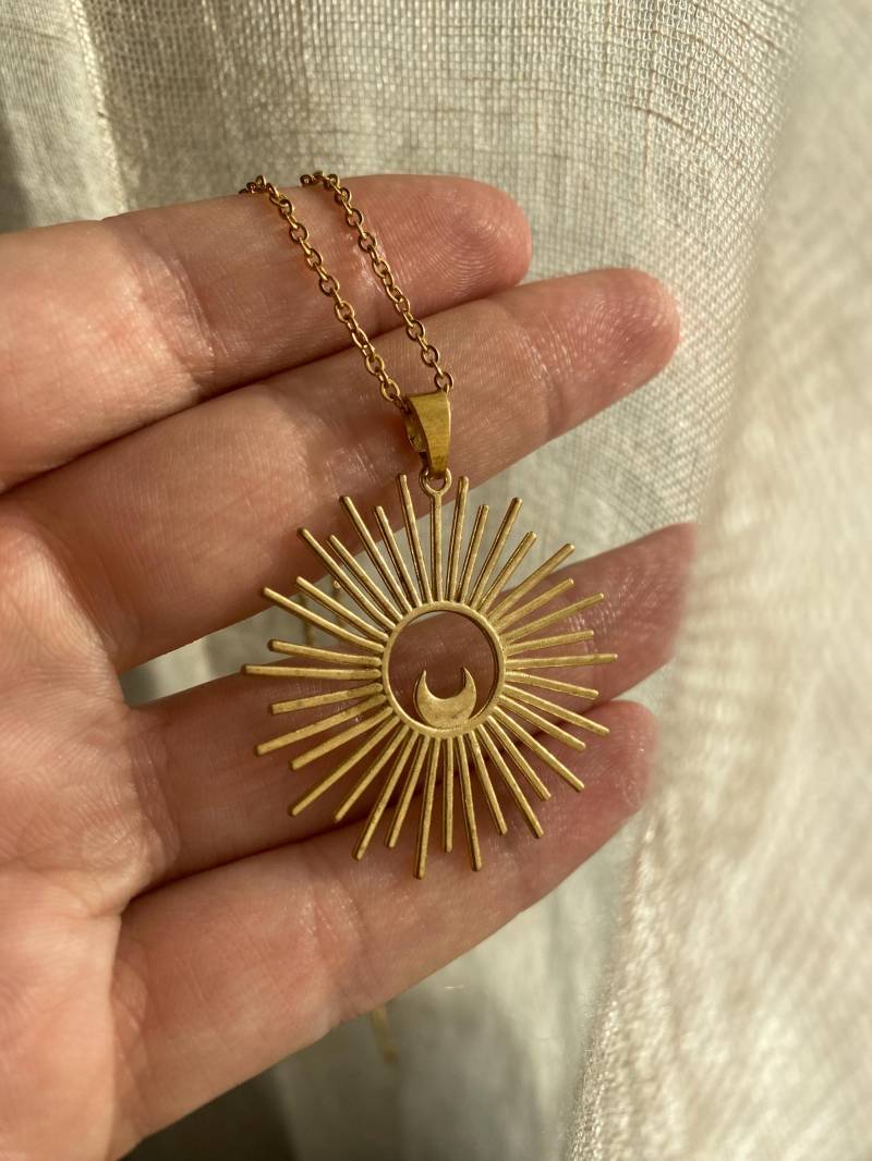 Sonne Mond Anhänger Kette Messing Schmuck Gold - Designschmuck Boho Ethno Makramee Geschenk Für Sie Unikat von Siimango