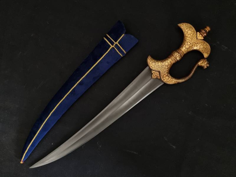 Indo-Perser Chilanum Bichua Khanjar Kirpan Mit Schwerer Goldener Koftgari Damaszierung Und Wootz-Klinge -Scheide von SikligarArts