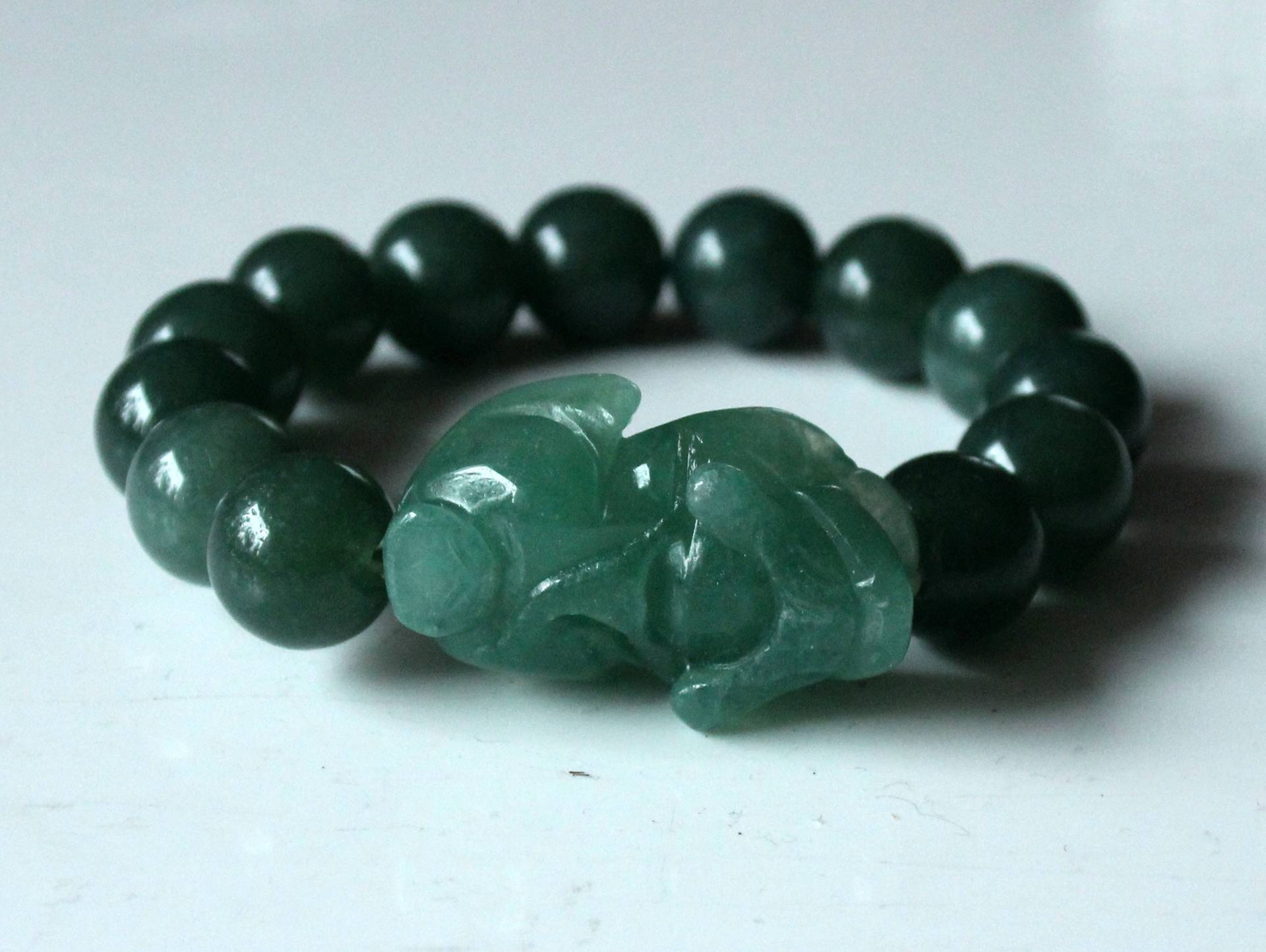 Armband Mit Amulett Flexibel Vintage Qnyx Halbedelstein Naturstein Jade Mid Century 70Er 80Er Bracelet Handmade Glücksbringer Schutztier von SilaVintageandmore