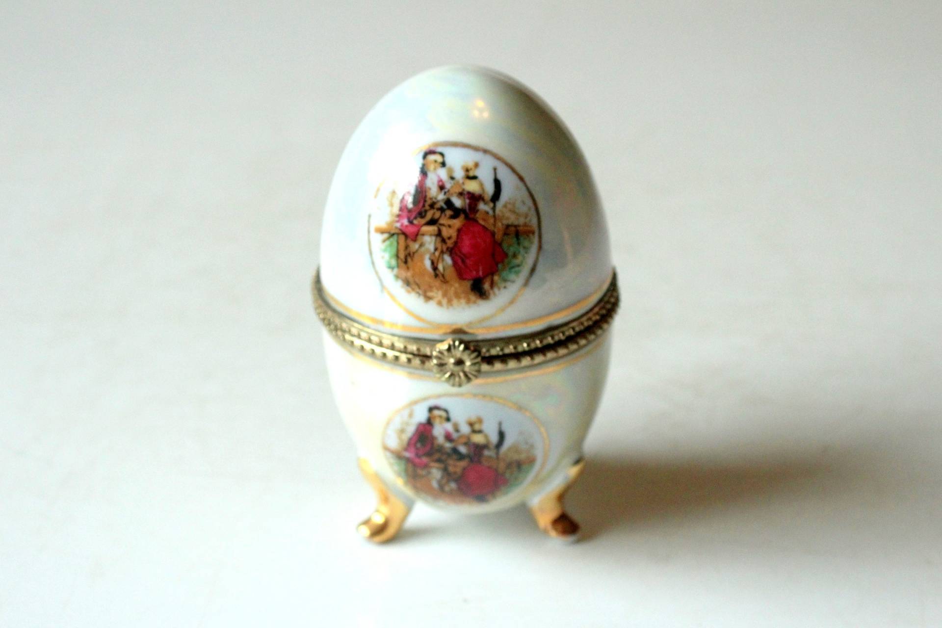 Charmante Porzellan Pillendose Auf Füßen Vintage Keramik Pillenbox Ringbox Schmuckdose Romantisch Germany Pillbox Banded Footed von SilaVintageandmore