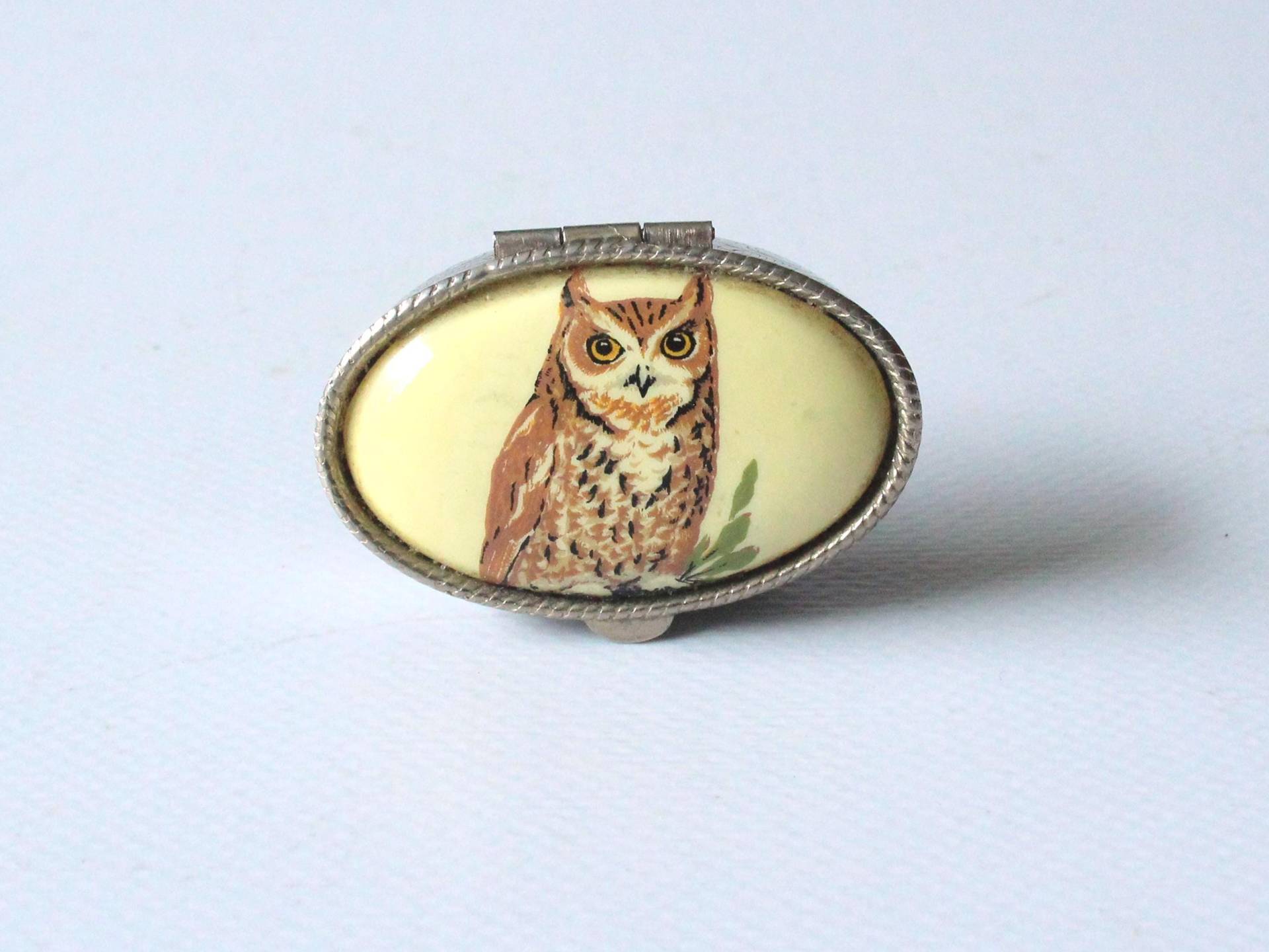 Dekorative Pillendose Vintage Metall Pillenbox Ringbox Schmuckdose Silver West Germany Pillbox Süßstoffdose Sweetenerbox von SilaVintageandmore