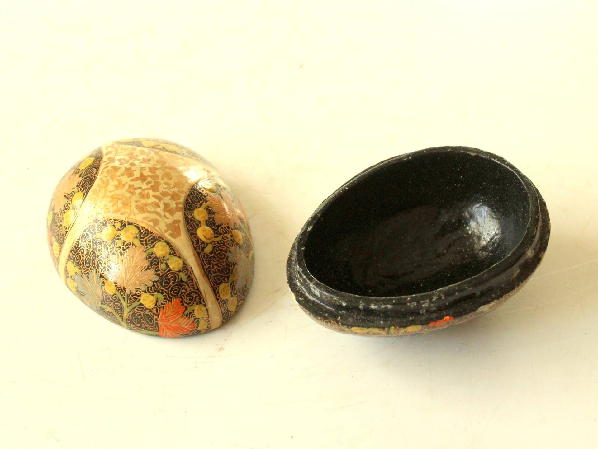 Dose Lack Schmuck Ringbo Schatulle Vintage Ei Deckel Holzdose Füllei Ostern Schmuckaufbewahrung Ringbox Handpainted Wooden Lidded Box von SilaVintageandmore