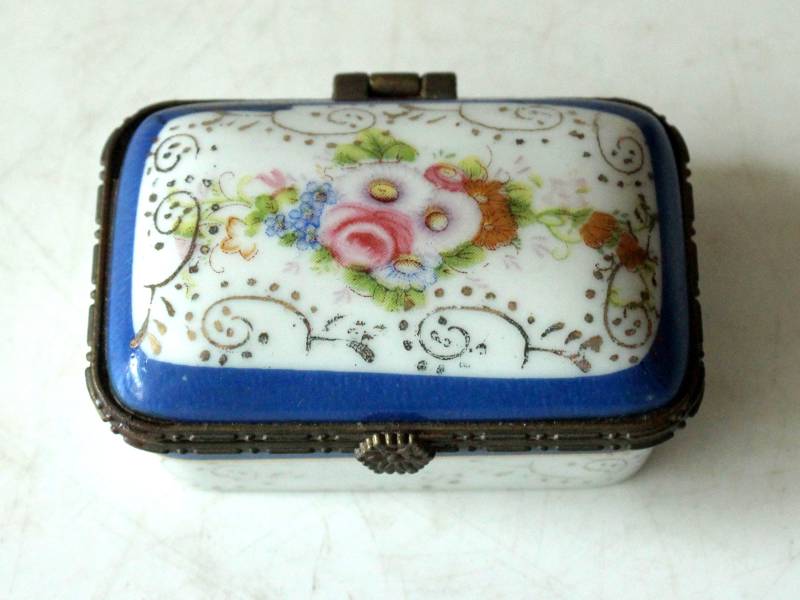 Kleine Massive Porzellan Dose Vintage Ringaufbewahrung Schmuckdose Mid Century 1960Er 70Er Boho Brass Box With Lid Wedding Pillendose von SilaVintageandmore