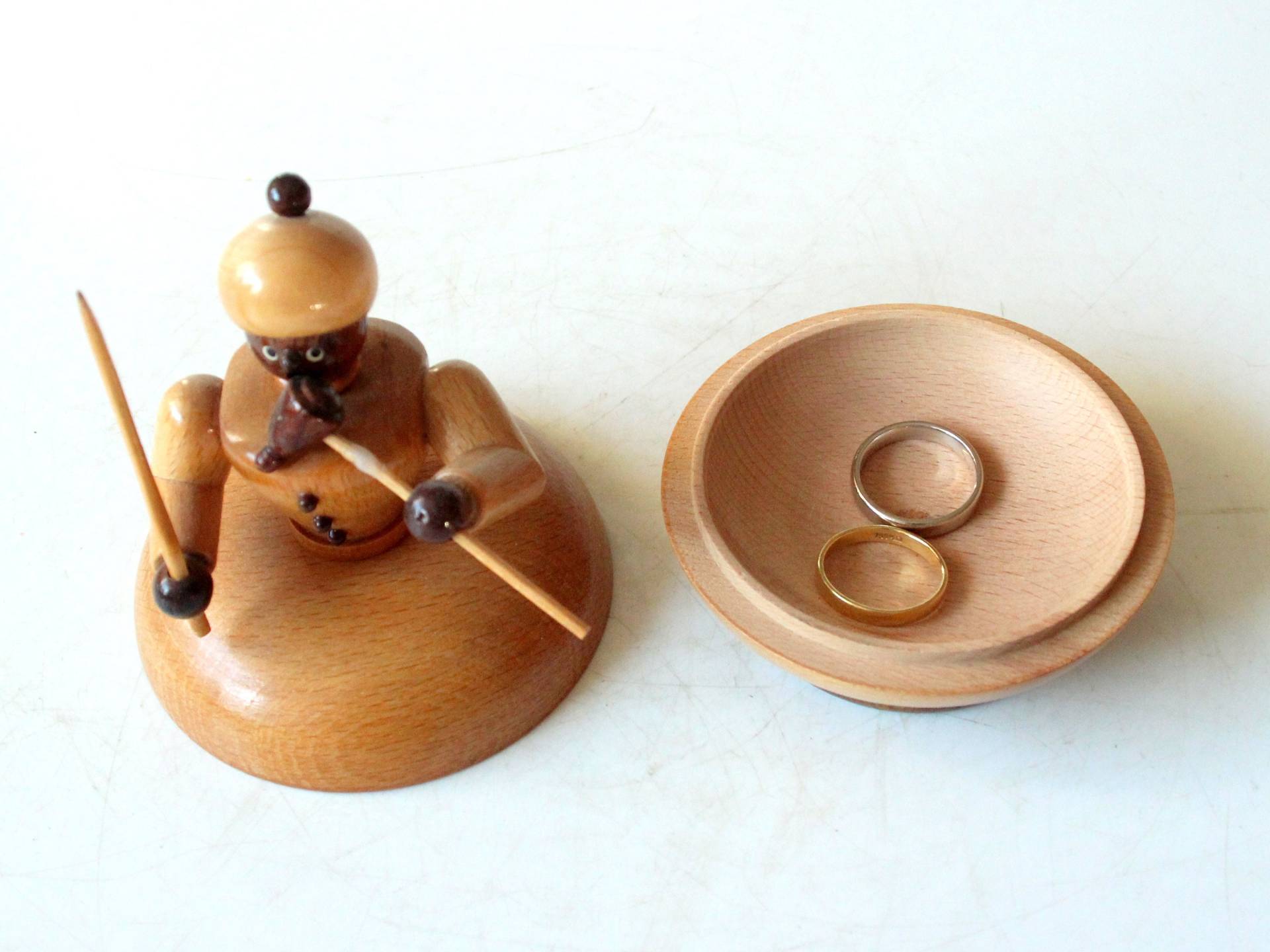 Originelle Figurine Ringbox Schmuckdose Vintage Erzgebirge Mid Century Kästchen Schmuckaufbewahrung 70Ergermany Wood Box von SilaVintageandmore