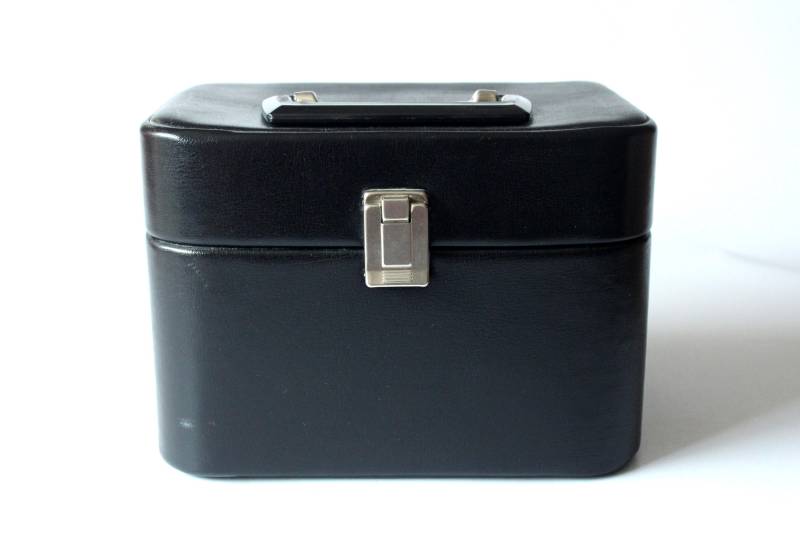 Schminkkoffer Schwarz Kosmetik Koffer Vintage 70Er 80Er Schminktäschchen Beauty Case Kulturtäschchen von SilaVintageandmore