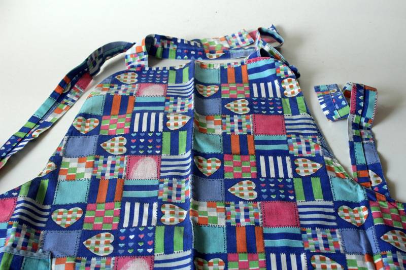 Schürze Beidseitig Tragbar Vintage Gemustert Latzschürze West Germany 70Er Baumwolle Retro Küche Landhaus Mid Century Apron Pattern Blue von SilaVintageandmore