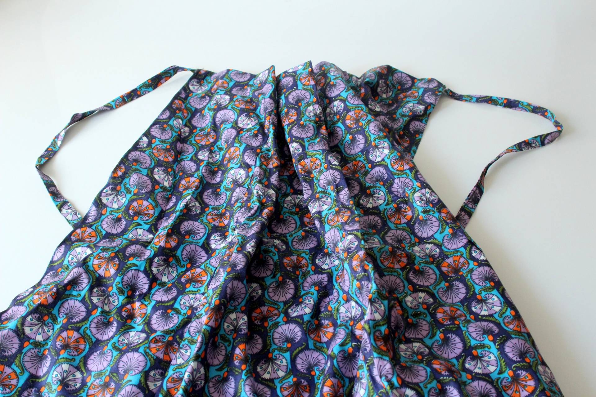 Schürze Vintage Gemustert Blau West Germany 70Er Baumwolle Retro Küche Landhaus Mid Century Apron Pattern Blue Cotton von SilaVintageandmore