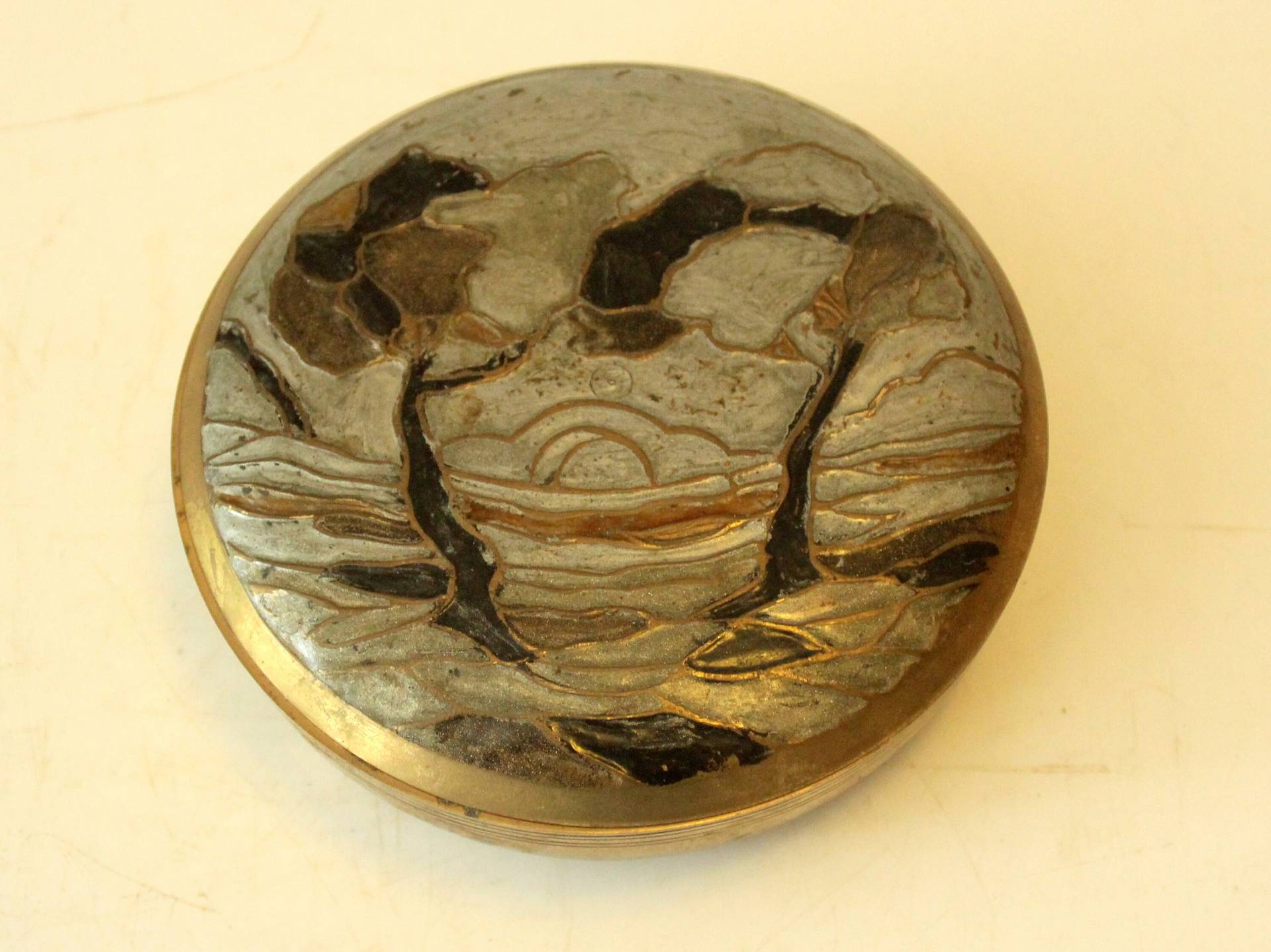 Verzierte Massive Messing Dose Vintage Farbig Cloisonne Mid Century 1960Er 70Er Boho Brass Box With Floral Ornaments Coloured von SilaVintageandmore