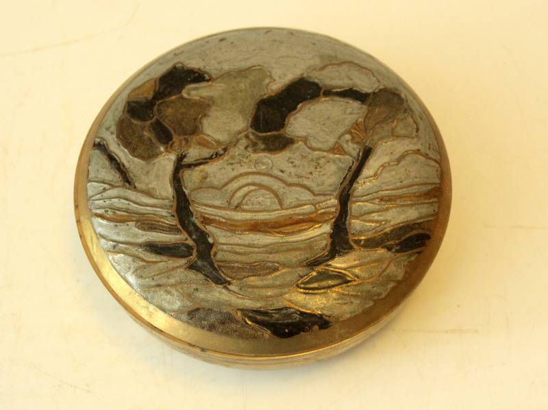 Verzierte Massive Messing Dose Vintage Farbig Cloisonne Mid Century 1960Er 70Er Boho Brass Box With Floral Ornaments Coloured von SilaVintageandmore