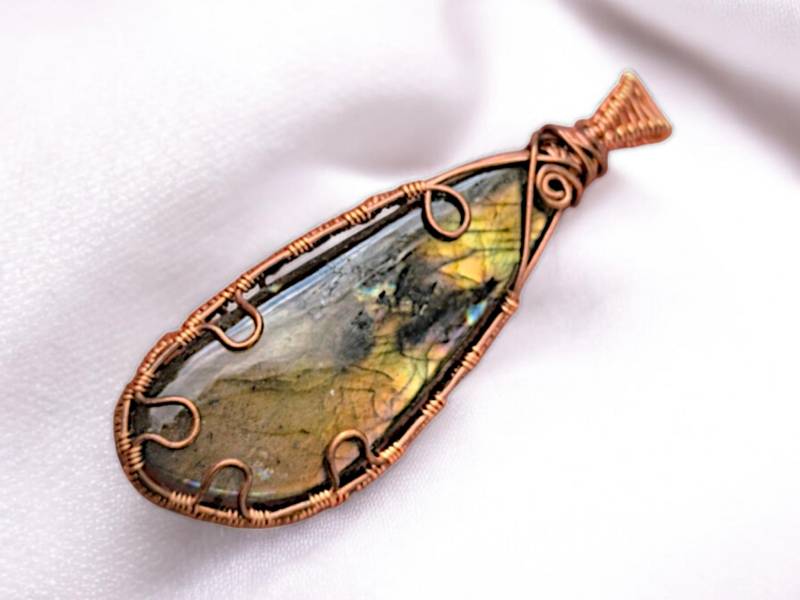 Natürliche Labradorit Anhänger - Wirewrap von SilberMondSchmiede