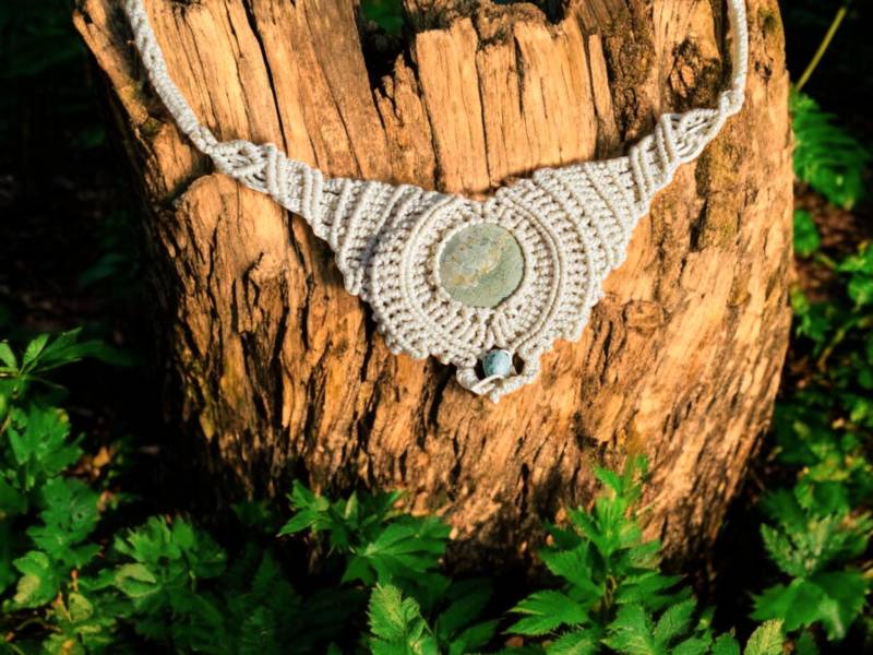 Rhyolith Makramee Kette - 33.15 Karat Regenwaldjaspis Heilstein Einzigartig von SilberMondSchmiede