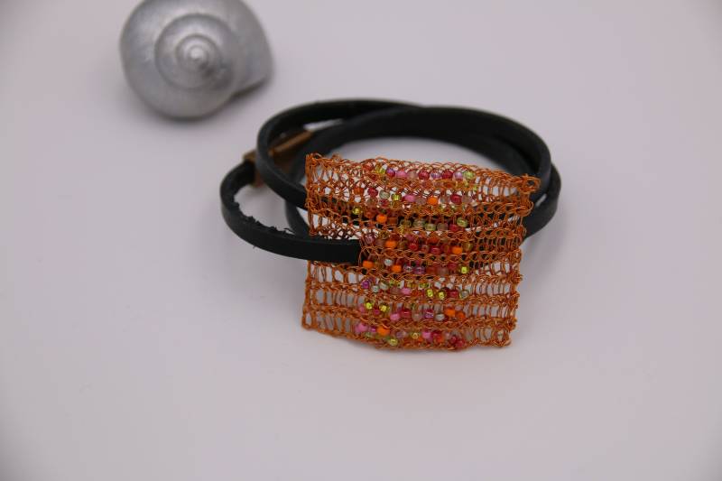 Lederarmband Mit Strickobjekt von SilberfadenbyCHL