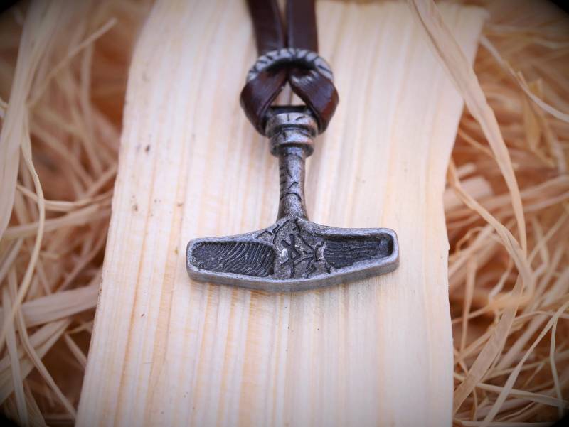 Wikinger Kette Mjölnir - Thors Hammer Lang, Rustikal Geschmiedet Mit Verstellbarem Lederband von SilentBushcraft