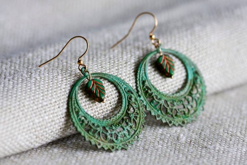 Verdigris Patina Creolen - Grünes Blatt Boho Hängeohrringe E340 von SilentRoses