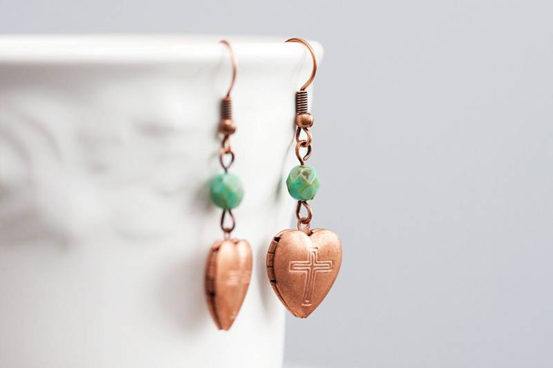 Kupfer Herz Ohrringe Medaillons Rustikal Picasso Olivgrün Perlen Kreuz Schmuck - E145 von SilentRoses