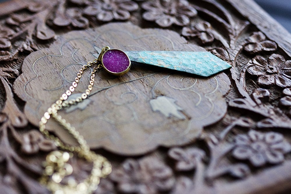 Rosa Druzy Edelstein - Halskette Grünspan Patina Diamant Anhänger N348 von SilentRoses