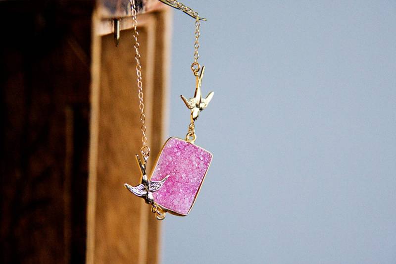 Rosa Druzy Quarz Halskette - Gold Filled Schwalben Anhänger, Kristall Schmuck N303 von SilentRoses