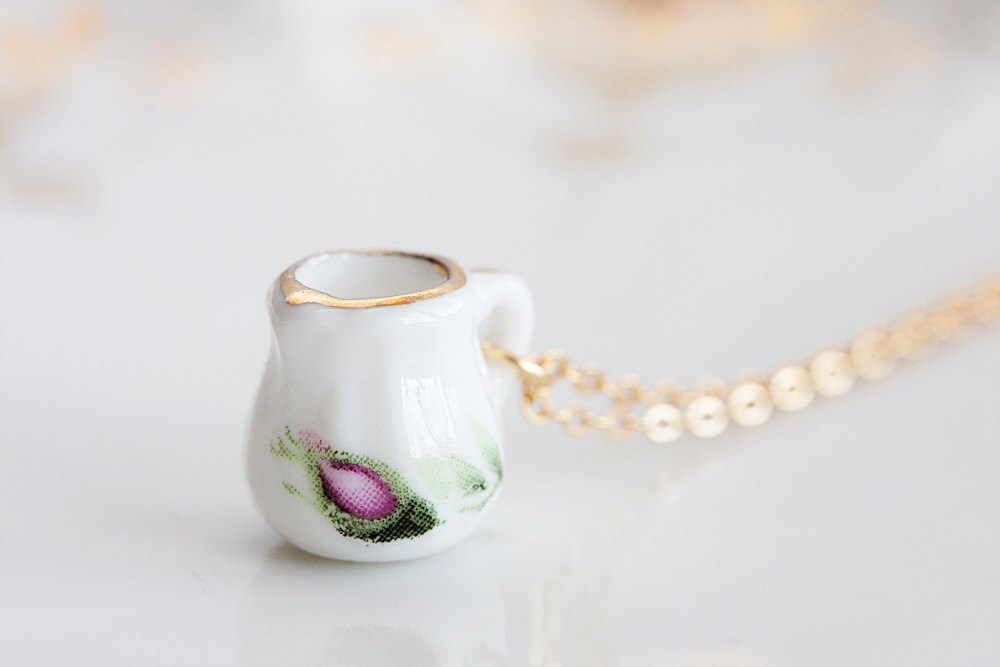 Sahnekrug Miniatur Halskette Porzellan Teeset Floral Teeparty Porzellanschmuck - N191 von SilentRoses