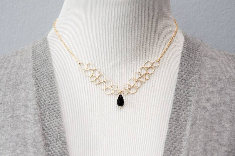 Gold Tropfen Verbinder Halskette - Schwarze Träne Brautschmuck N217 von SilentRoses