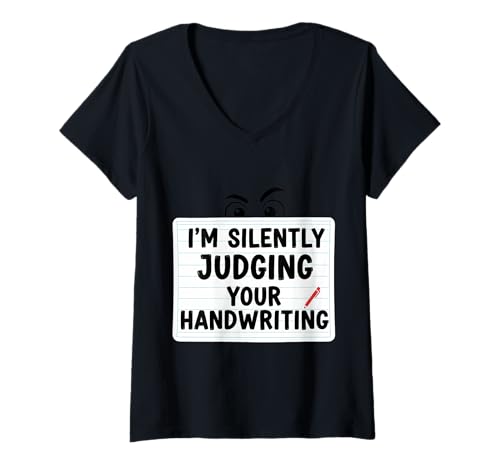 Damen Ich urteile schweigend über Deine Handschrift, Lehrer, Kalligrafie T-Shirt mit V-Ausschnitt Damen Ich urteile schweigend über Deine Handschrift, Lehrer, Kalligrafie T-Shirt mit V-Ausschnitt von Silently Judging Your Handwriting Teacher Products