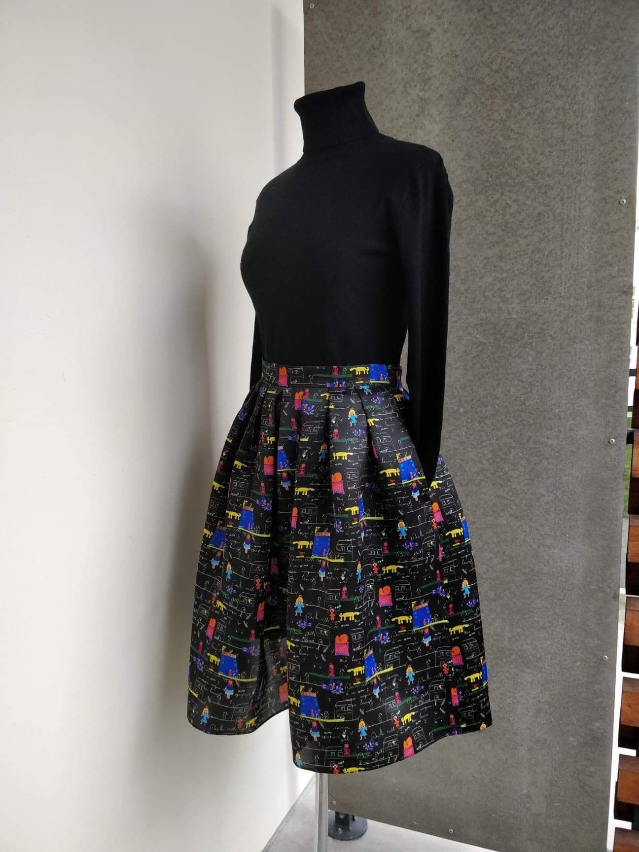 Schwarzer Falten-Seiden-Faille Midi Rock. Rock Mit Kinderkunst. Midirock Taschen. Lustiger Printrock Für Mama. Voller Seidenrock Schwarzer Falten-Seiden-Faille Midi Rock. Rock Mit Kinderkunst. Midirock Taschen. Lustiger Printrock Für Mama. Voller Seidenrock von SilkAndWoolClothes
