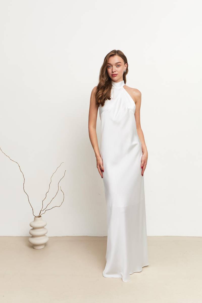 Elfenbeinfarbenes Neckholder-Maxi-Brautkleid Aus Satin Mit Offenem Rücken von SilkGardenStefa