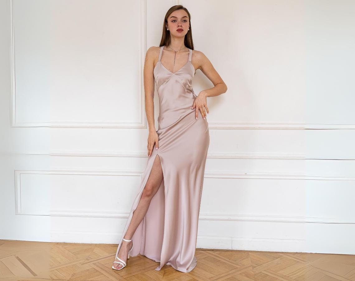 Formales Kleid Mit Schlitz Champagner Brautjungfernkleid Offenes Rückenkleid Hochzeitsgästekleid Ballkleid Neutrales Maxi Abendkleid Maddie von SilkGardenStefa