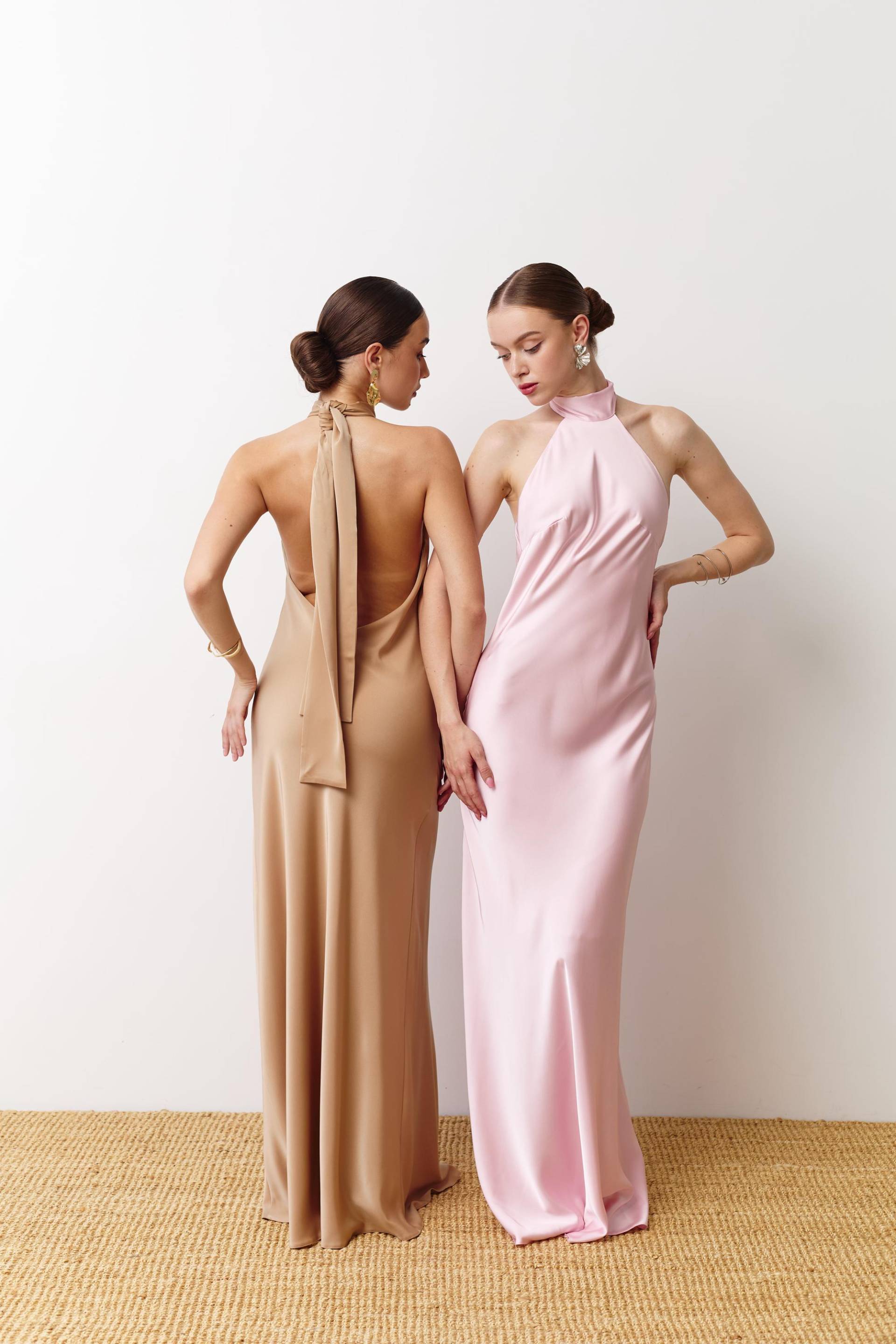 Kleid Mit Offenem Rücken Neckholder-Maxikleid Neckholderkleid Langes Ballkleid Hellrosa Abendoutfit Satinkleider Ball Brautjungfernkleid Grace-Kleid von SilkGardenStefa