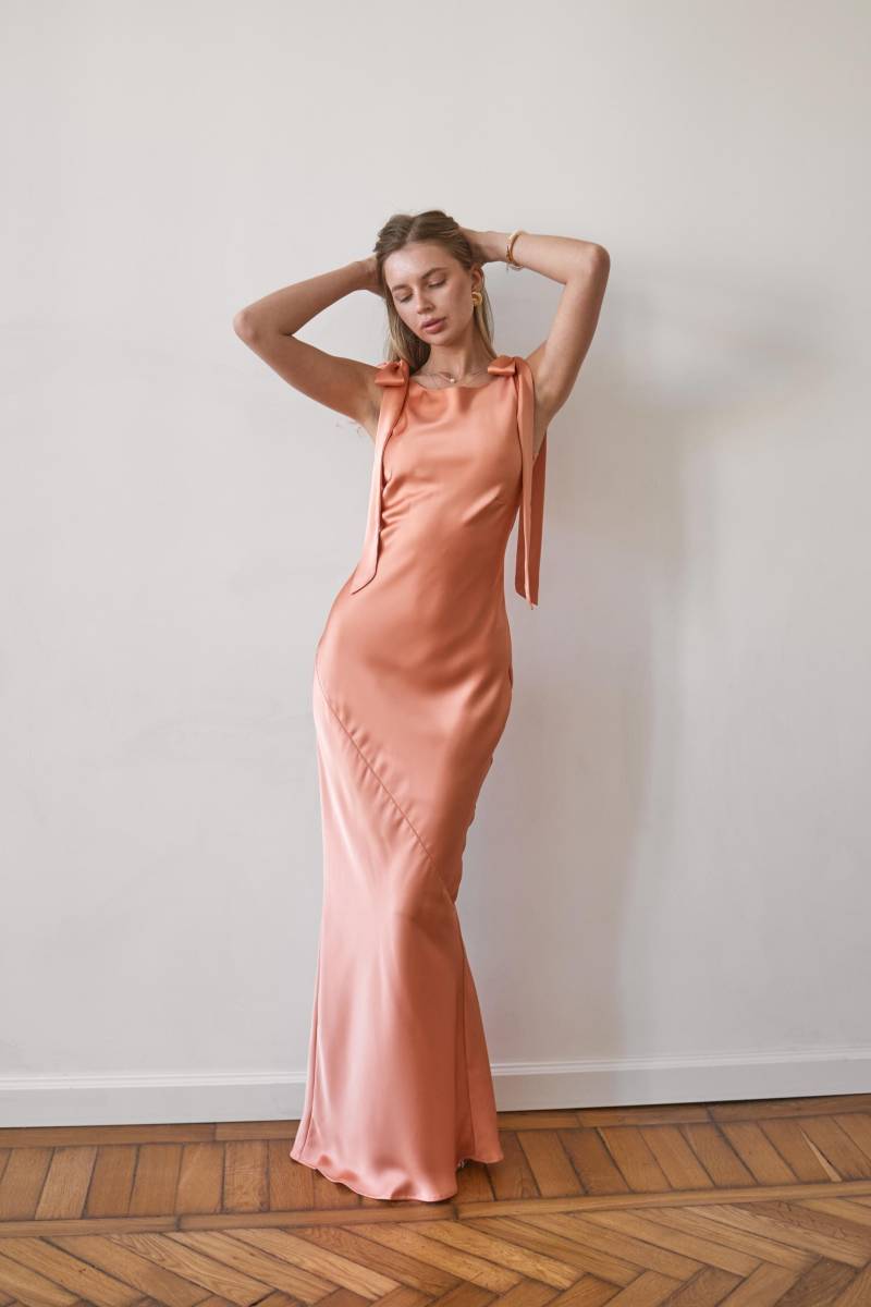 Oranges Kleid Brautjungfernkleid Abschlussballkleid Maxi-Anlasskleid Pfirsich-Oranges Abendsatinkleid Rückenfreies Mit Schlitz Brenda-Kleid von SilkGardenStefa