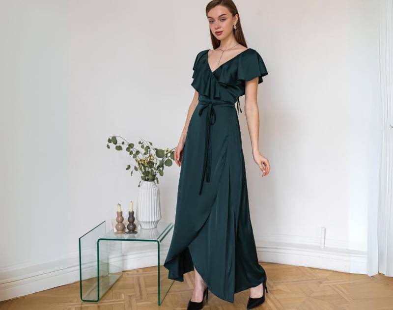 Smaragdgrünes Kleid Satingrünes Ballkleid Rüschen Anlasskleid Smaragdgrün Dunkelgrüne Brautjungfernkleider Megan von SilkGardenStefa