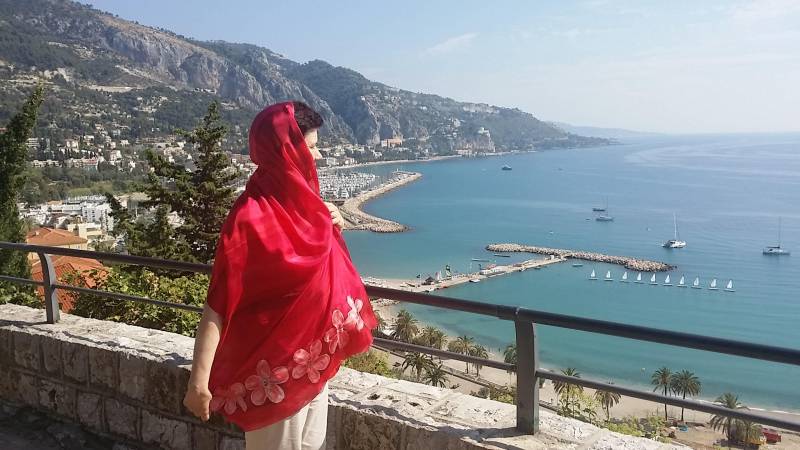 Roter Extra Großer Seidenschal, Kirschblüten Bemalter Seidenschal. Handbemalt 100% Seide. Seide Wrap 90x70 in Gemalt Von Künstler, Silk Art von SilkLetters