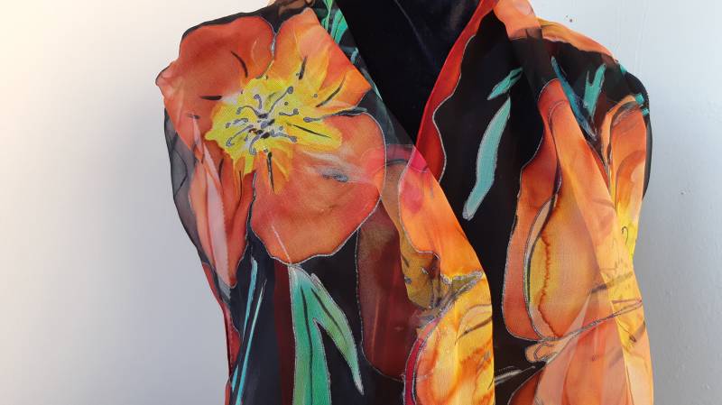 Schwarzes Chiffon Mit Roten Mohnblumen. Tragbare Kunst, Wrap Schal Handgemalt. Luxus Floral Art 18 X 71 In. Mousseline von SilkLetters
