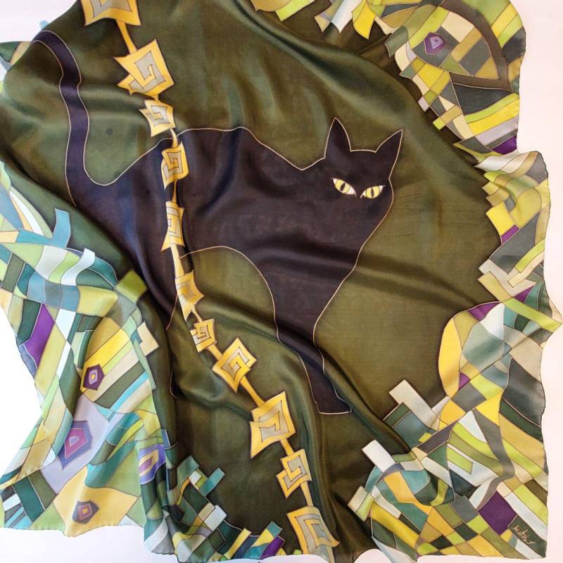 Handbemalte Schwarze Katze Seidenschal, Grüne Batik Art von SilkMood