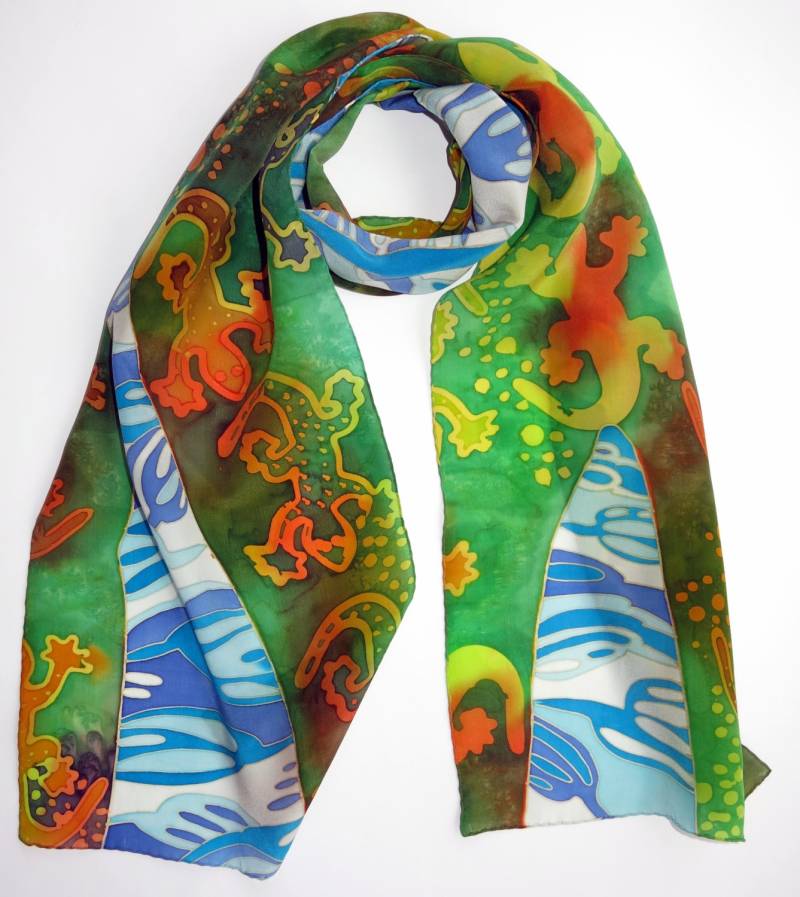 Handbemalter Seidenschal, Eidechse Batik, Grün Gelb Blau von SilkMood