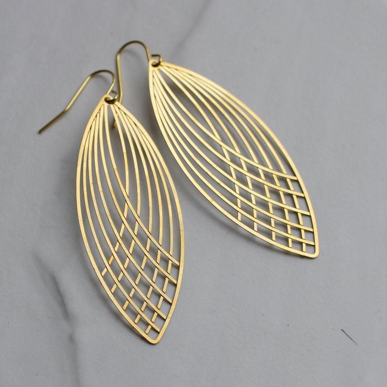 Gold Jugendstil Deco Hängeohrringe von SilkPurseSowsEar