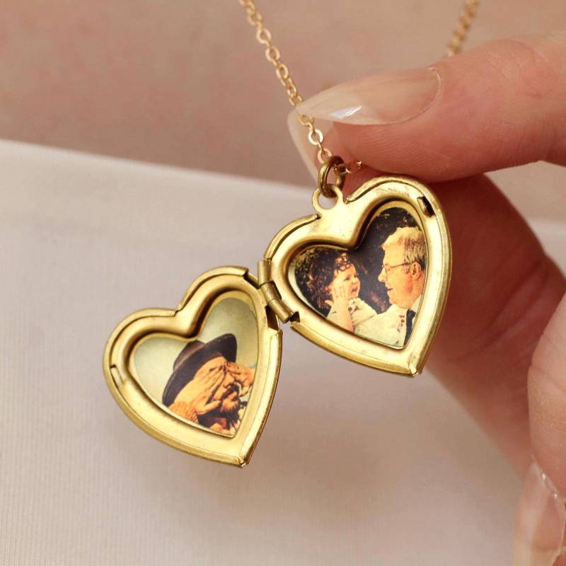 Herz Medaillon Halskette Mit Fotos Personalisiertes Goldmessing Andenken, Lkgp-33 Herz Medaillon Halskette Mit Fotos Personalisiertes Goldmessing Andenken, Lkgp-33 von SilkPurseSowsEar