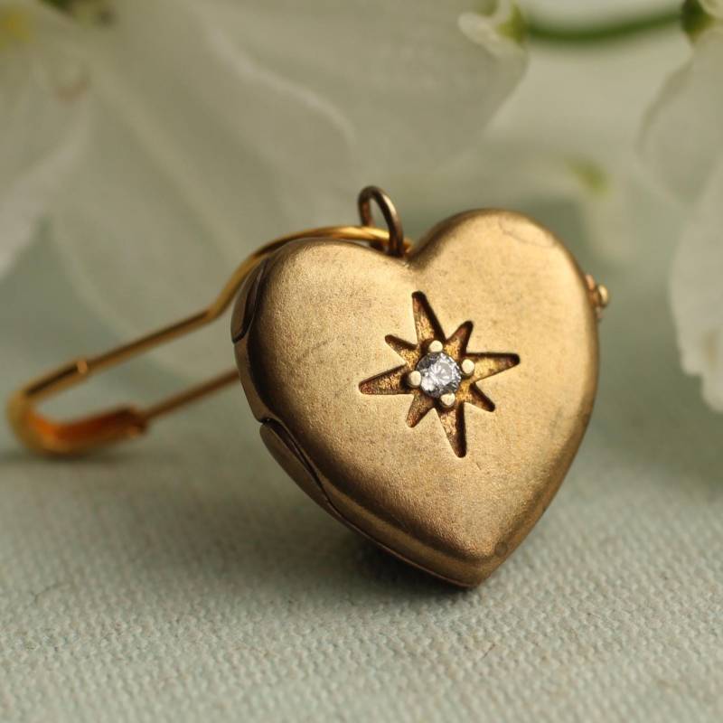 Personalisierte Brautstrauß Medaillon Pin Gold Herz Foto Andenken, Lkgp-322 Personalisierte Brautstrauß Medaillon Pin Gold Herz Foto Andenken, Lkgp-322 von SilkPurseSowsEar