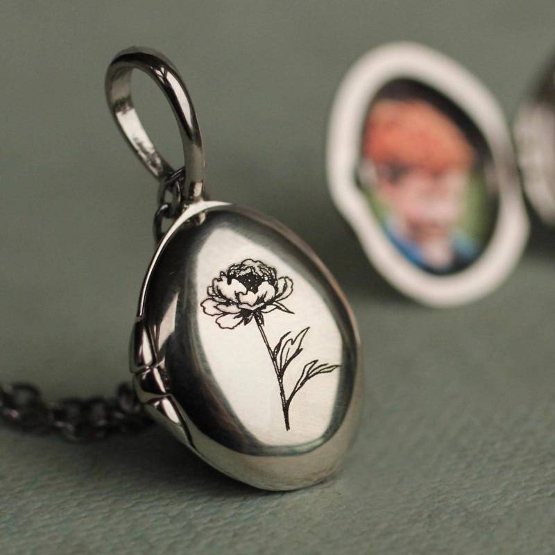 Personalisierte Oval Medaillon Zierliche Geburt Blume Halskette Geschenk Lkst-14 von SilkPurseSowsEar