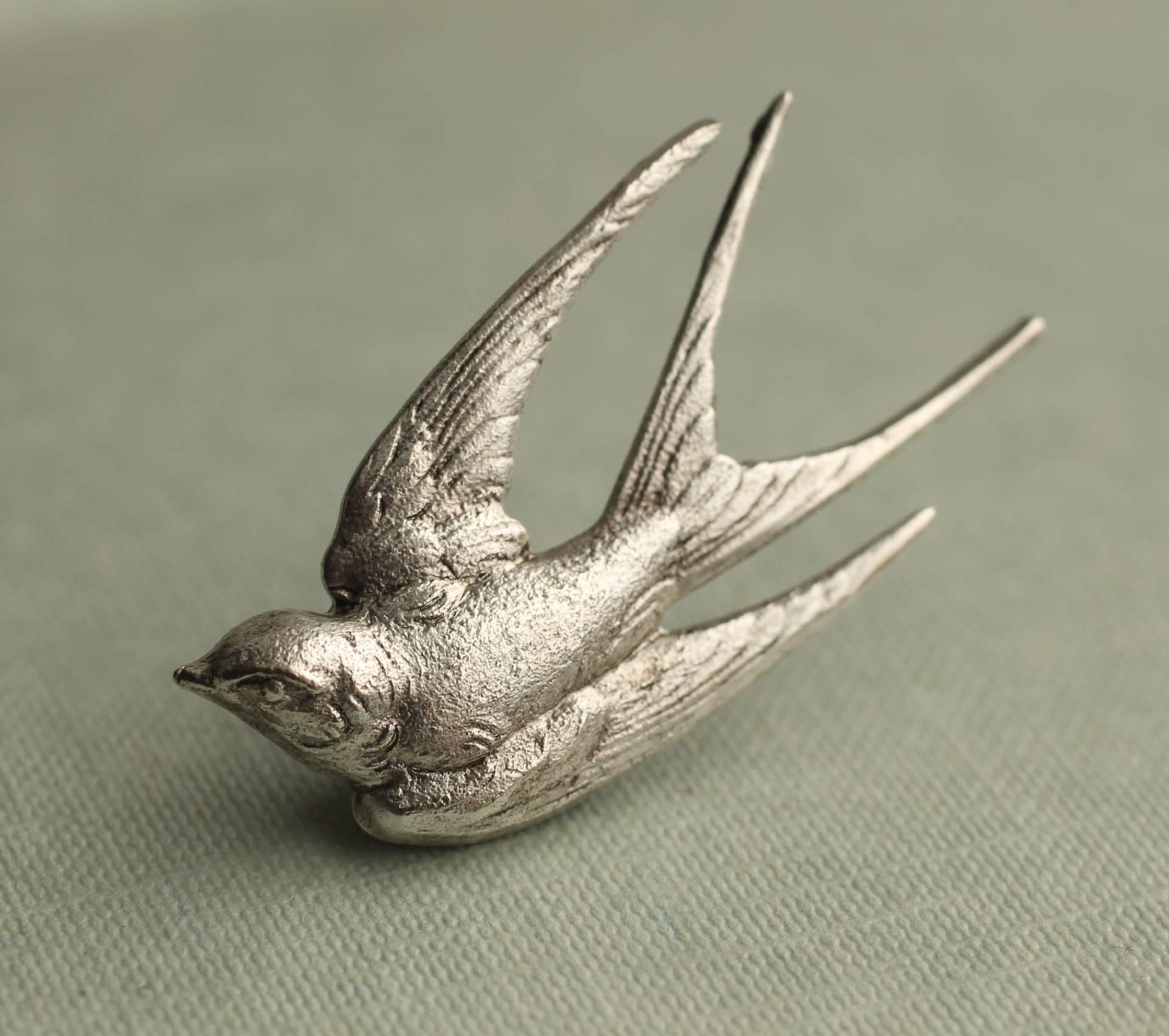 Silber Schwalbe Brosche Antike Versilberte Anstecknadel Silber Schwalbe Brosche Antike Versilberte Anstecknadel von SilkPurseSowsEar